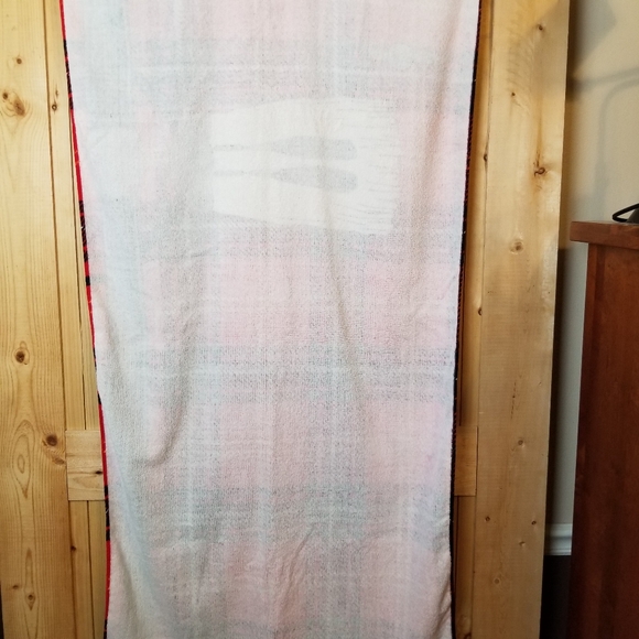 InstaKilt Red Scottish Tartan Kilt Beach Towel NWOT - Picture 5 of 9